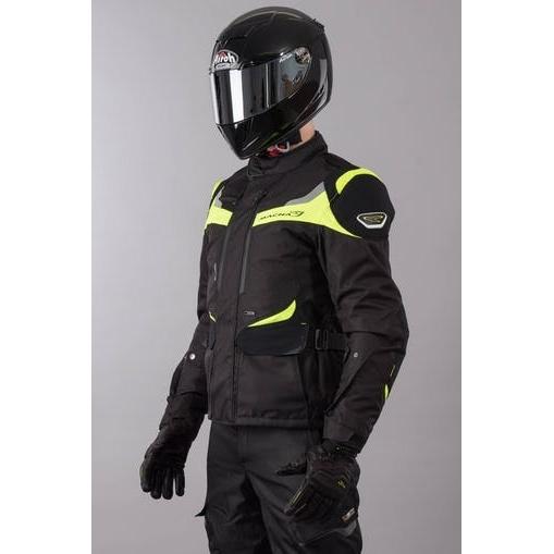  Si buscas Chaqueta Protección Moto Impermeable Macna Scope Touring puedes comprarlo con AOLMOTO está en venta al mejor precio