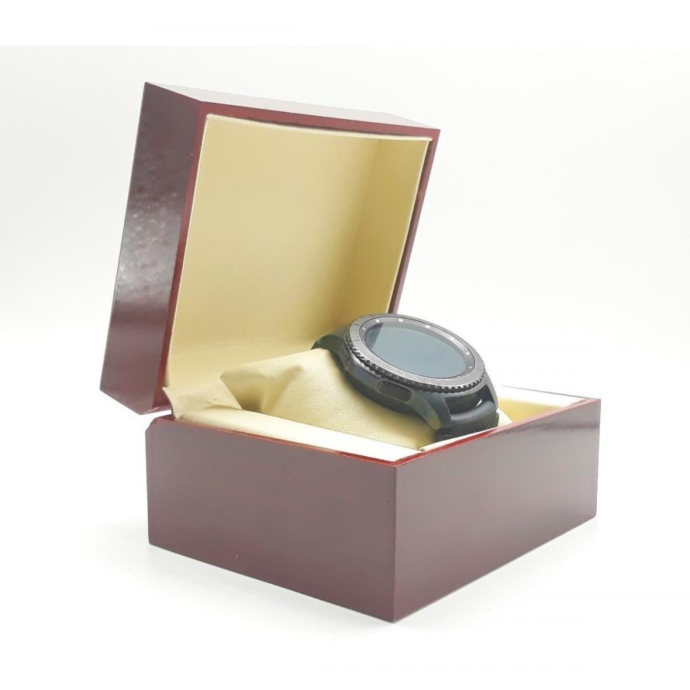  Si buscas Caja Relojera Madera Porta Reloj Almohadilla Estuche 003 Eg puedes comprarlo con MODAVELA está en venta al mejor precio